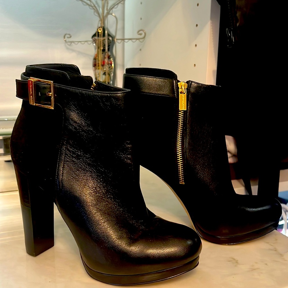 Michael Kors size 7.5 genuine leather black boot